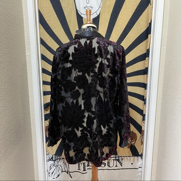 🌈 Gorgeous Velvet Vintage flower jacket - Picture 6 of 12